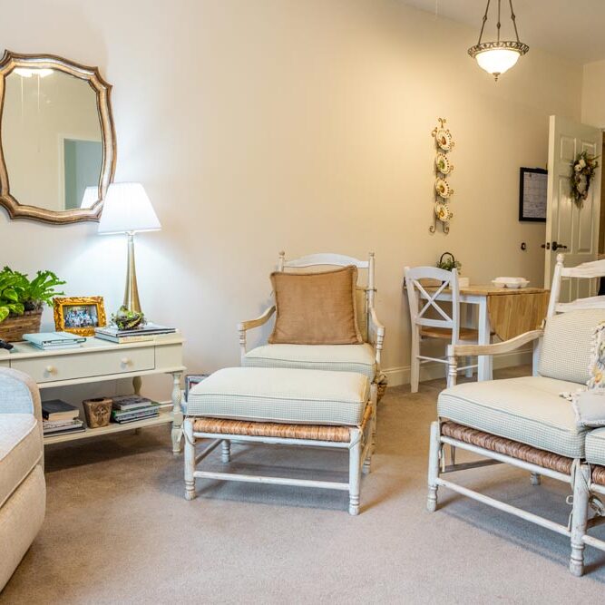 sitting-area-the-gables-at-cobb-village